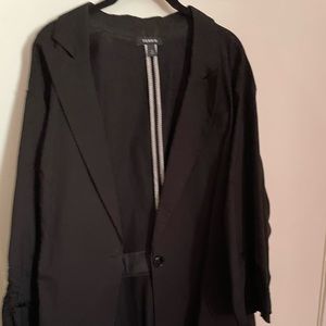 Torrid 3/4 ruched sleeve blazer.